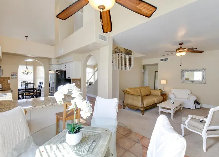 Holiday home Pool & Spa! Goodyear Home, 1 Mi To Golfing *