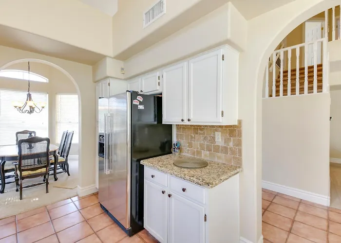Pool & Spa! Goodyear Home, 1 Mi To Golfing Holiday home *